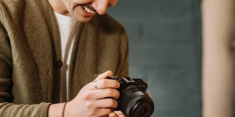 National Store LLC Launches Canon RF-S 14-30mm Power Zoom Lens in the UAE