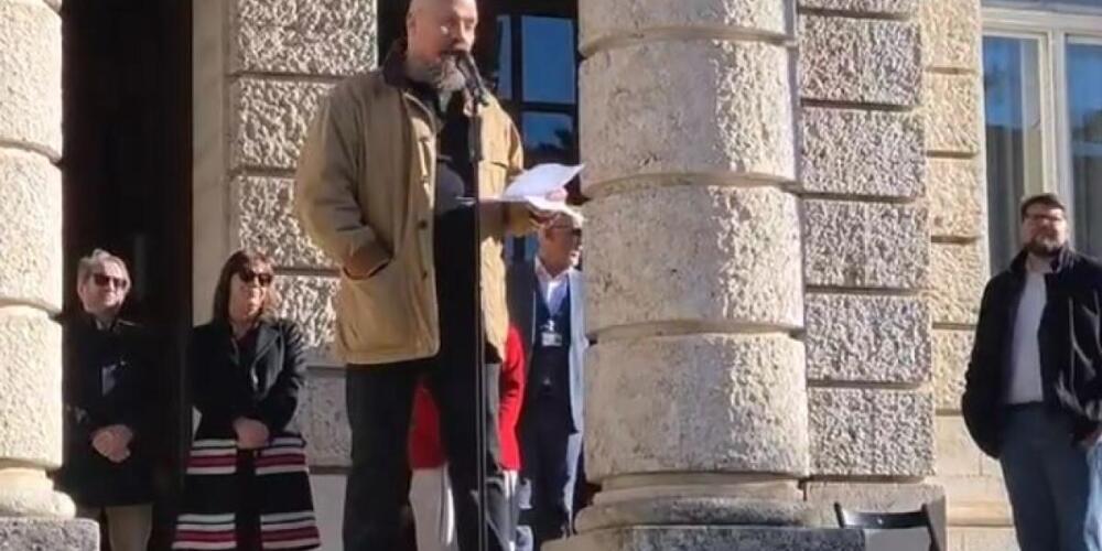 Još jedna u nizu perfidnih kulturnih  provokacija! Kolumnist SNV-ovih Novosti Boris Dežulović otvorio Sa(n)jam knjiga u Puli  na srpskom jeziku!