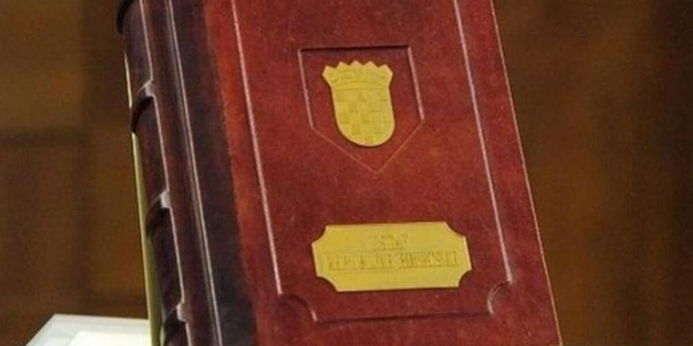 Po Ustavu RH, Hrvatska država  nastala je u pravednom, legitimnom, obrambenom i oslobodilačkom Domovinskom ratu (1991. – 1995.)