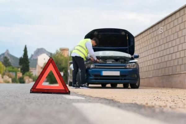 Adam's Buy Junk Cars & Towing Service Presents Roadside Assistance for 24*7