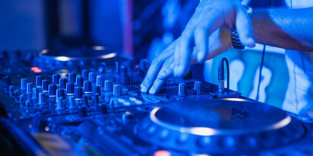 DJ Equipment Rental – Making It Easier To Create Extraordinary Events