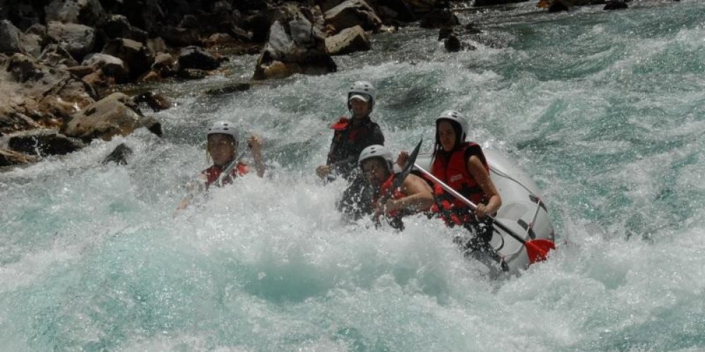 How to Choose Rafting Camp in Montenegro
