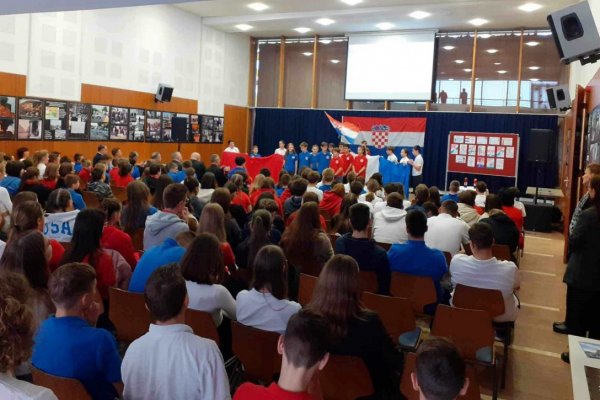 Veličanstvenom domoljubnom svečanošću u Pečuhu obilježen Dan sjećanja na žrtvu Vukovara i Škabrnje