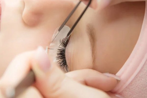 Updated Eyelash Extension Services To Revolutionize Your Beauty Game