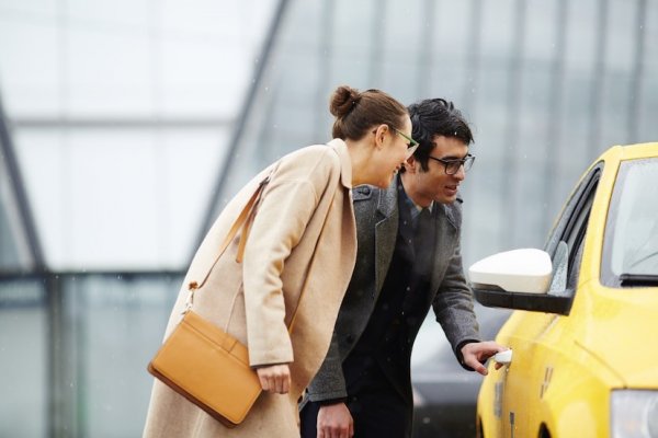 Choose Luxury Taxi Service Based On Their Track Record